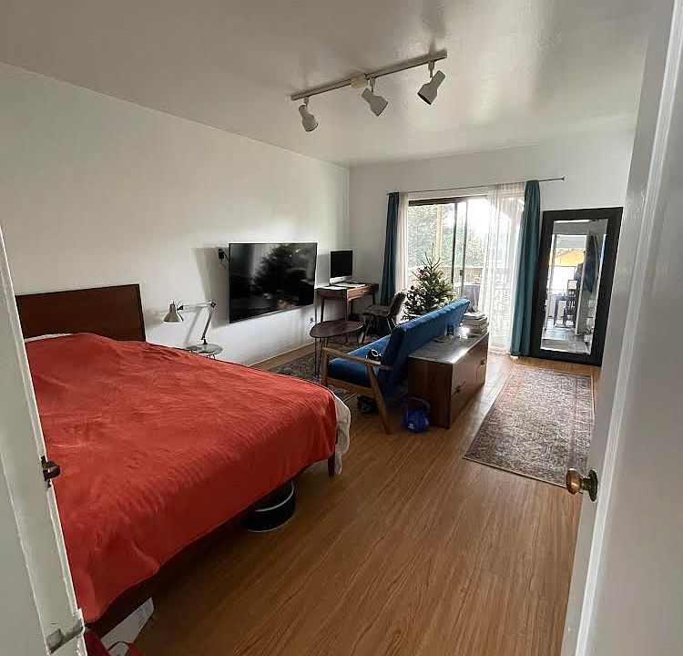 2nd image of 559 Monterey Blvd #557