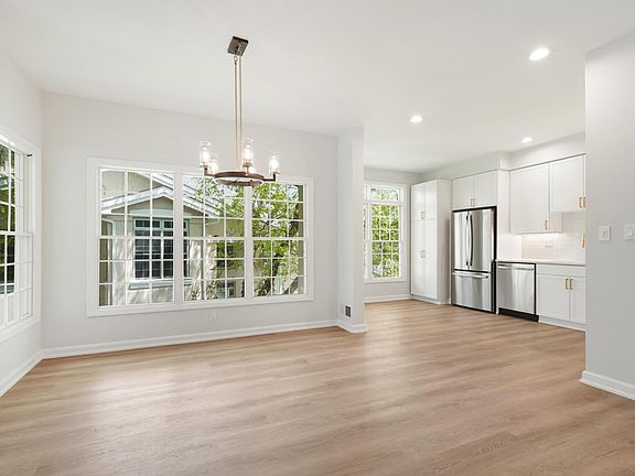 5th image of 37 Doral Greens Dr W