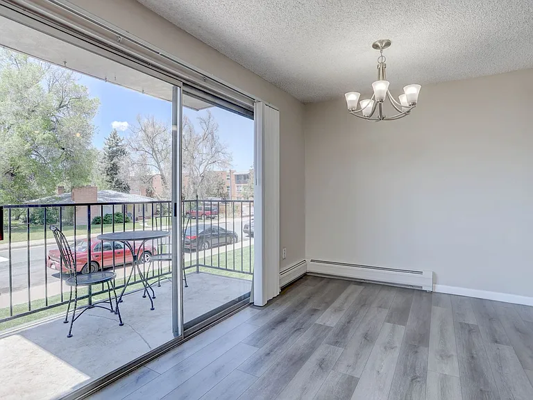 Caravelle Apartments — Photo 31