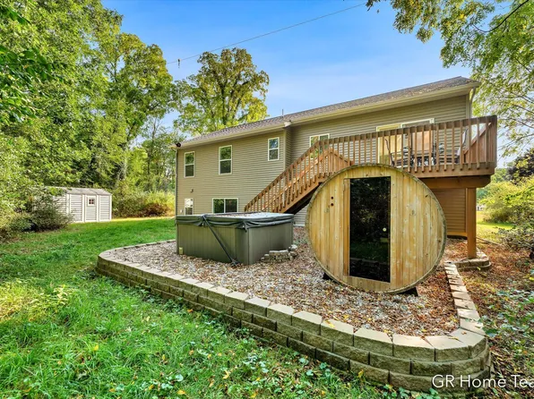 3329 Ivanrest Ave SW, Wyoming, MI 49418