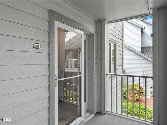 5th image of 575 Shadow Wood Ln APT 221