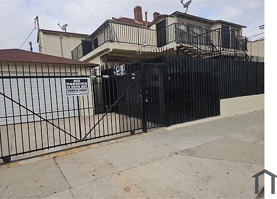 1st image of 2605 S La Salle Ave #2605