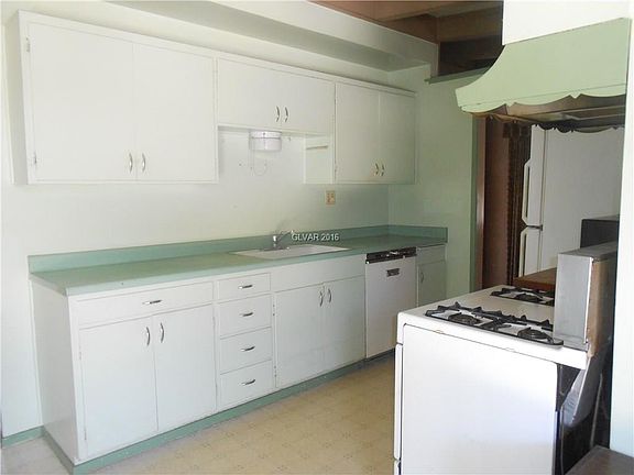 3rd image of 324 Upland Blvd