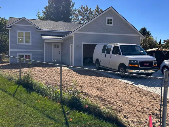 5076 Homestead Ct, Wyoming, MI 49418