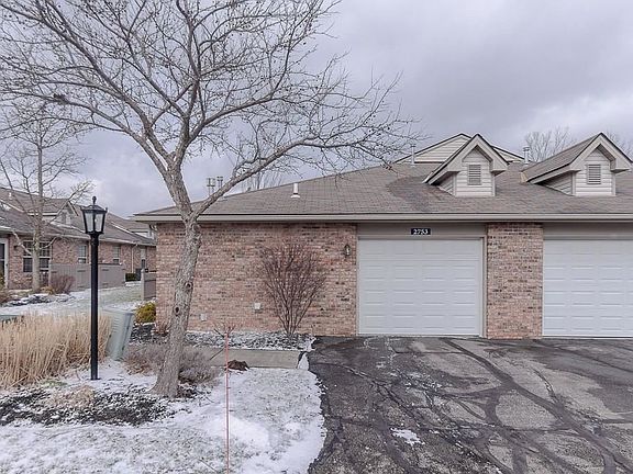 2nd image of 2753 Shakespeare Ln