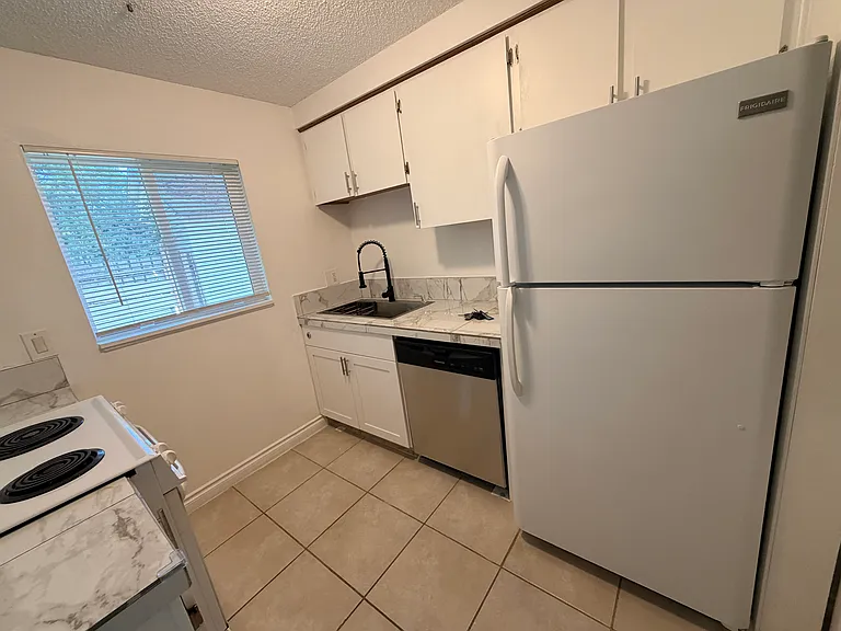 7415-7417 SE 83rd Ave — Photo 4
