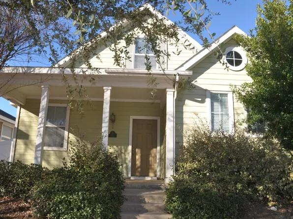 9513 Waterman Dr, Aubrey, TX 76227