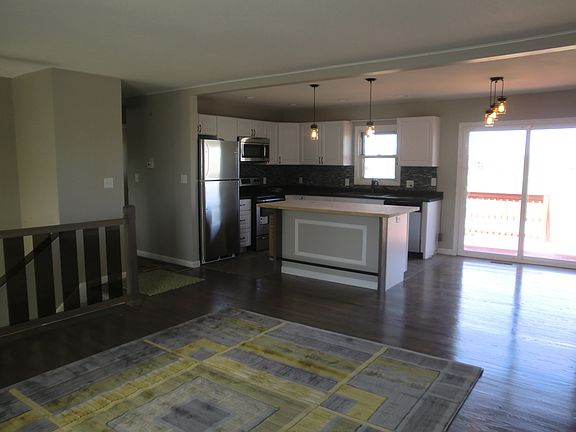 3rd image of 560 E 5th St
