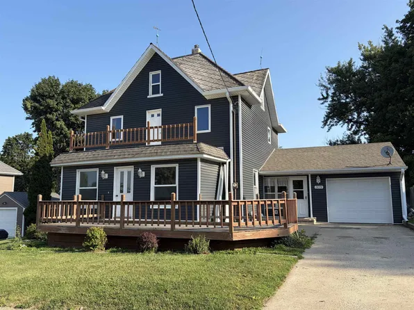 306 W 4th St, Wellsburg, IA 50680