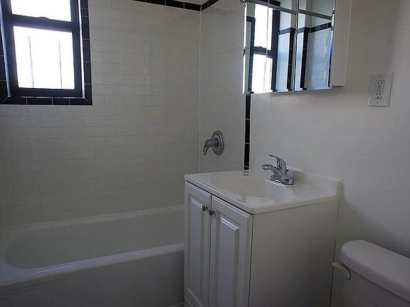 3rd image of 655 E 230th St APT 1A