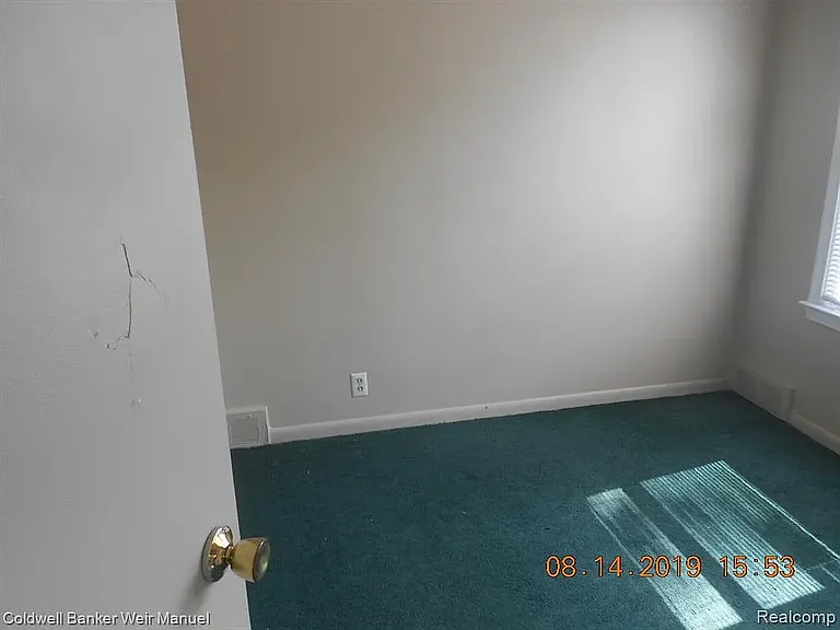 17636 Chester Ave — Photo 4