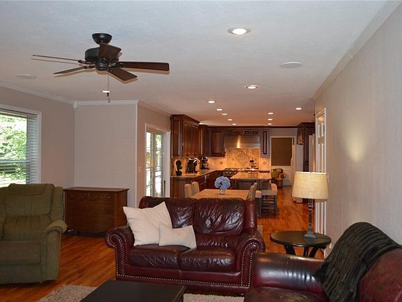 4th image of 1595 E Woodbrook Dr