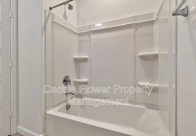 1718 W Sombra Ave — Photo 31