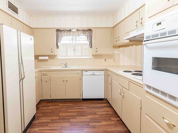 3rd image of 3307 Fairfield Ave