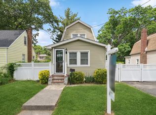 21 Rhodes Ln, West Hempstead, NY 11552