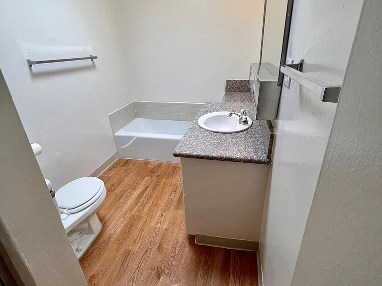 2215 N Beachwood Dr #205 — Photo 8