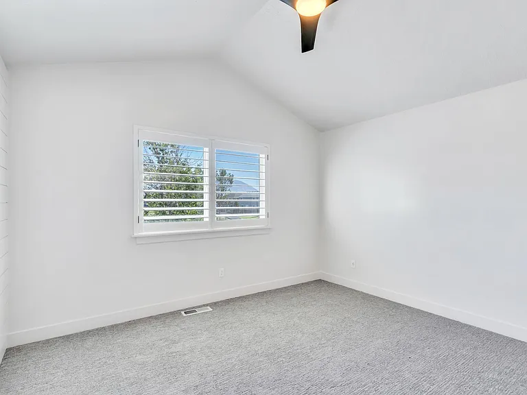 512 N 20 W — Photo 20