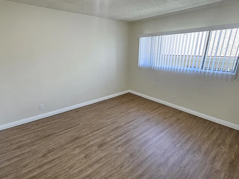 3945 Stevely Ave #19 — Photo 8