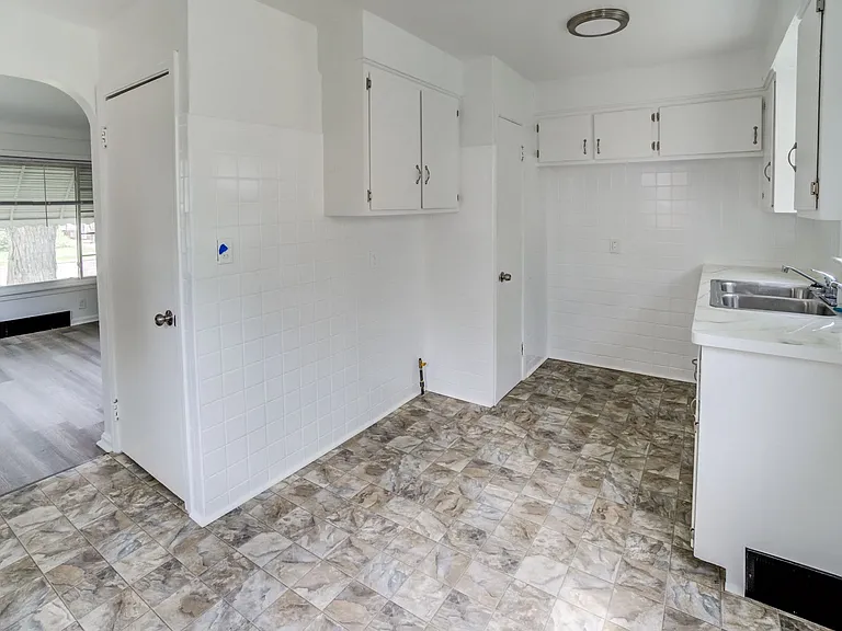 1343 Victory Dr — Photo 19