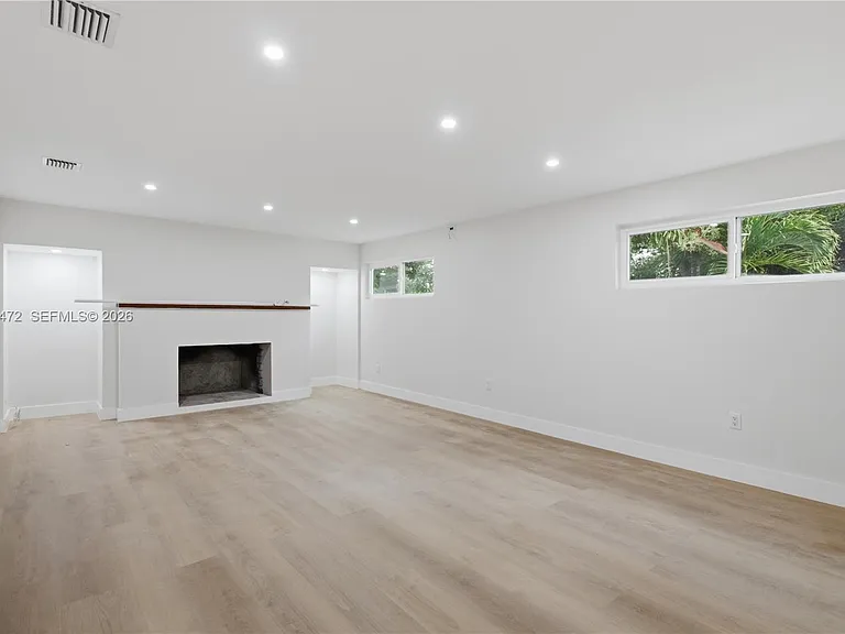 14325 NE 8th Ave — Photo 7