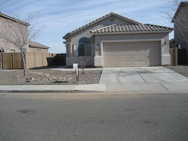 1st image of 2848 N Taylor Ln