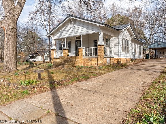 4th image of 381 W 4th St