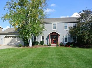 W227N2526 Meadowood Ln, Waukesha, WI 53186