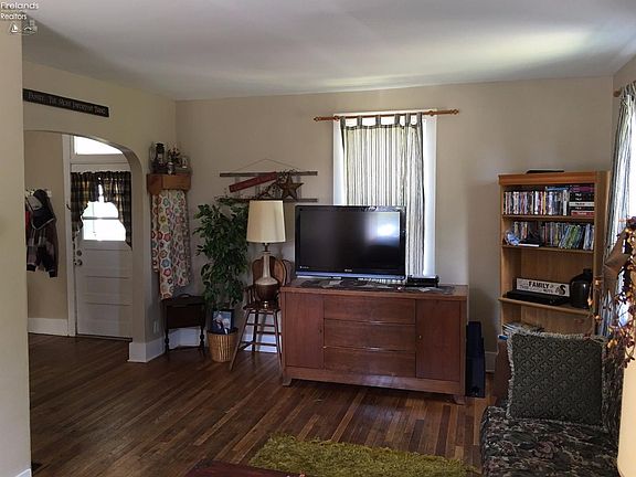 4th image of 611 Wyandot St
