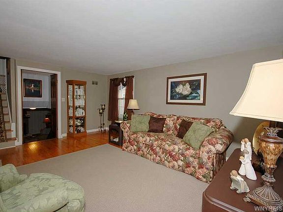 2nd image of 290 Lamarck Dr