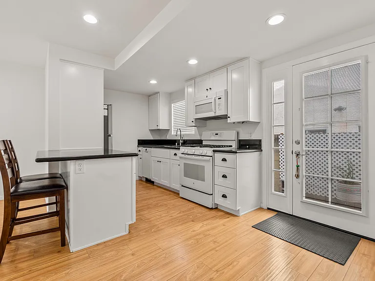 835 W 25th St #3 — Photo 16