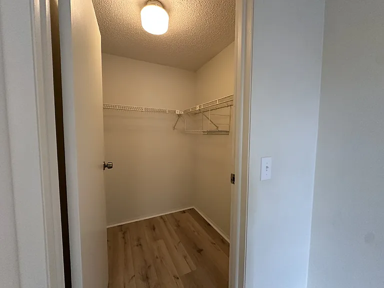 4022 Beaver Ln #1000H — Photo 15