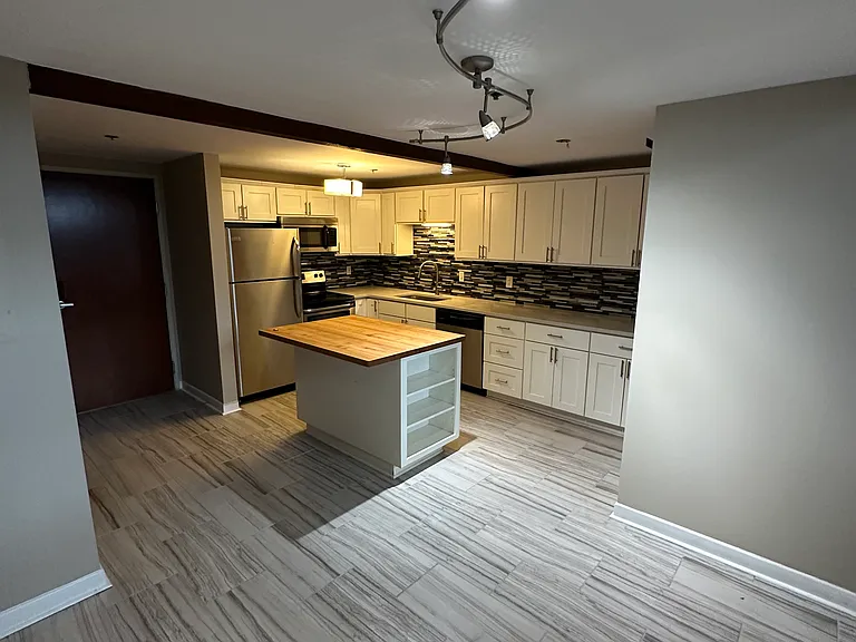 1133 W 9th St #112 — Photo 3