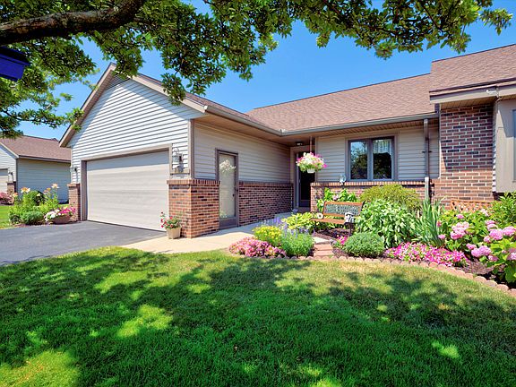 2nd image of 1825 Lakeview Dr