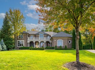 3177 Saint James Ct, Rochester, MI 48306