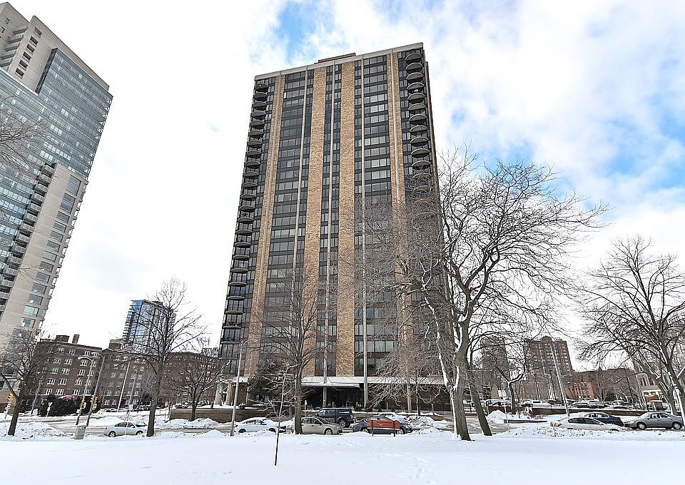 1st image of 929 N Astor St Unit 1504