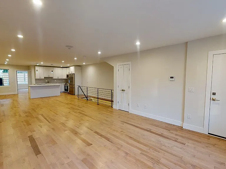 662 N 15th St #1 — Photo 21