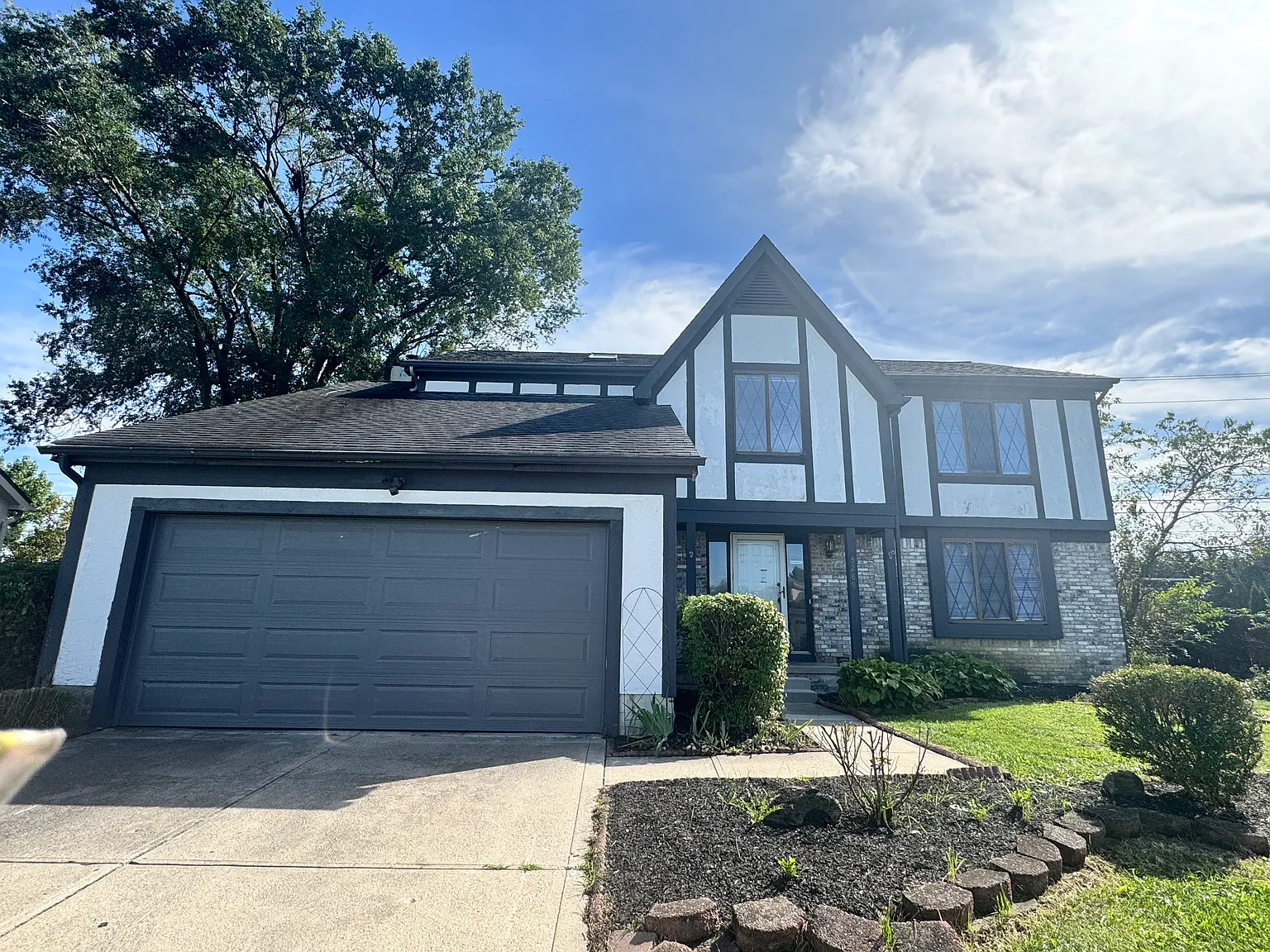 4 bed, 2.5 bath, 2202 sqft, $3,300 — Photo 1