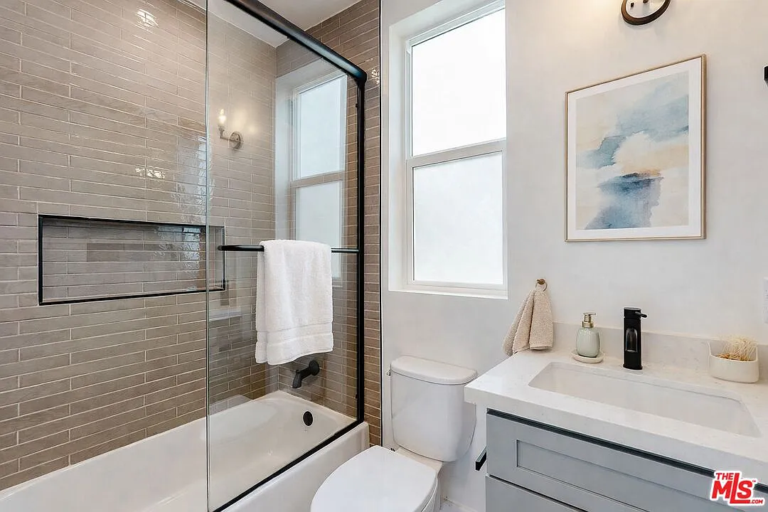 3 bed, 3.0 bath, 1647 sqft, $3,675 — Photo 4