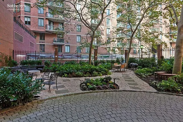 Rented by Sotheby's International Realty | media 17