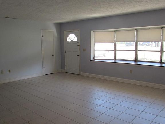5th image of 897 N Hollywood Cir