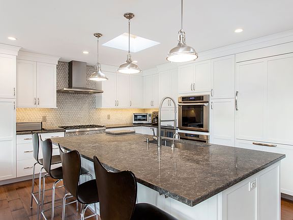 3rd image of 3 Deerfield Way