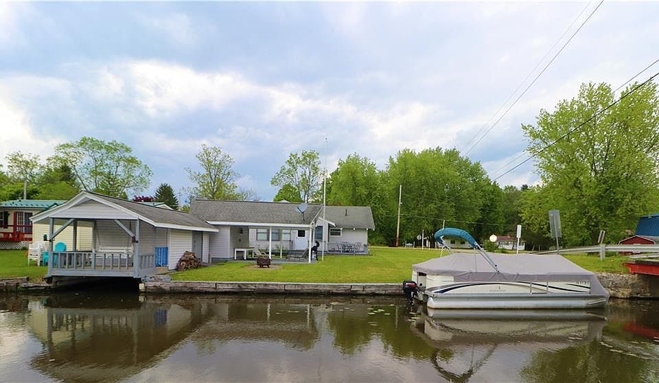 1st image of 35845 Maple Dr