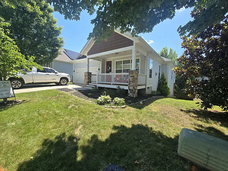 Nice front yard