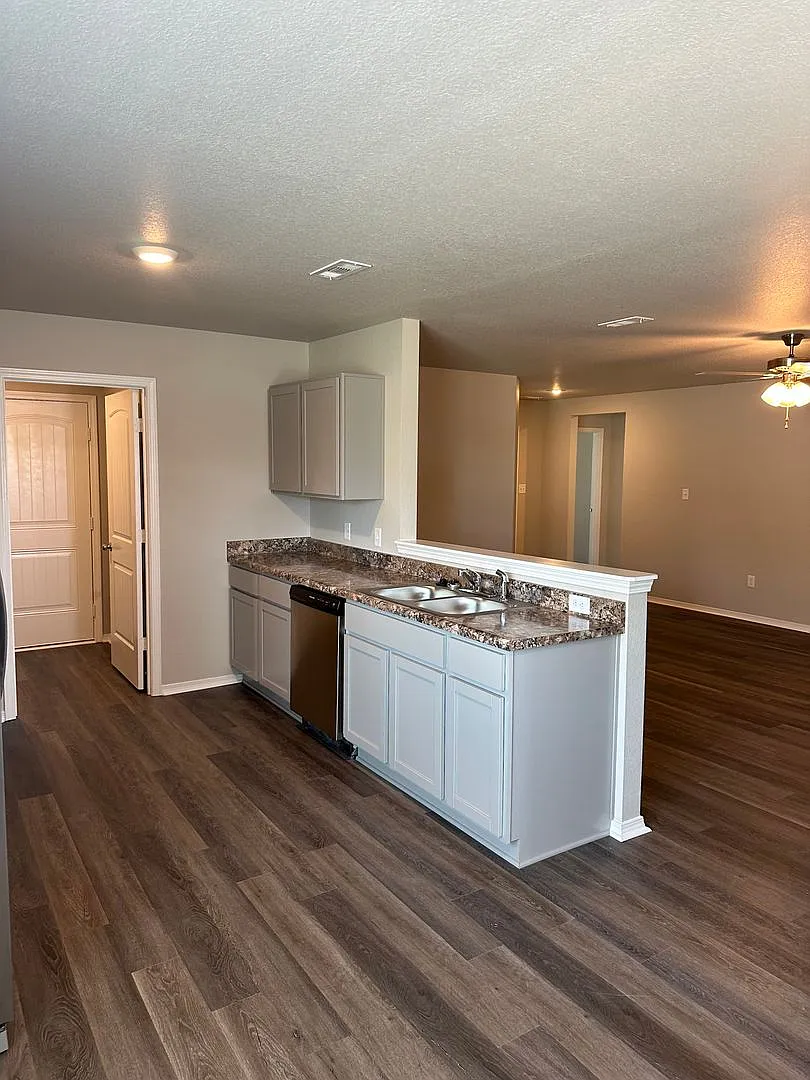 Now Pre-Leasing! | Discover This Charming 3-Bedroom, 2-Bath Home in Cypress Bend — Photo 4