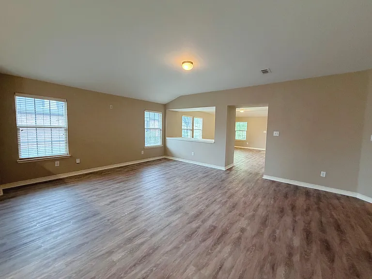 2620 Leisure Ln — Photo 4