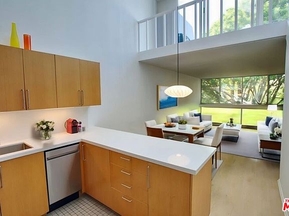 5th image of 3607 Pacific Ave