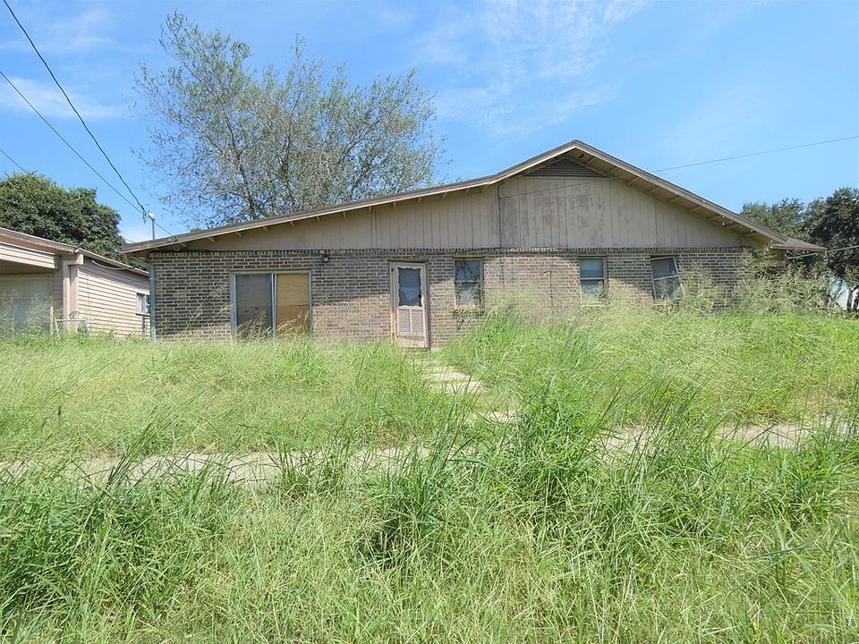 2nd image of 601 E Corpus Christi St