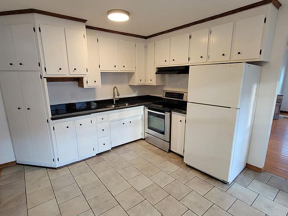 3rd image of 1401 Parkview Ln NE