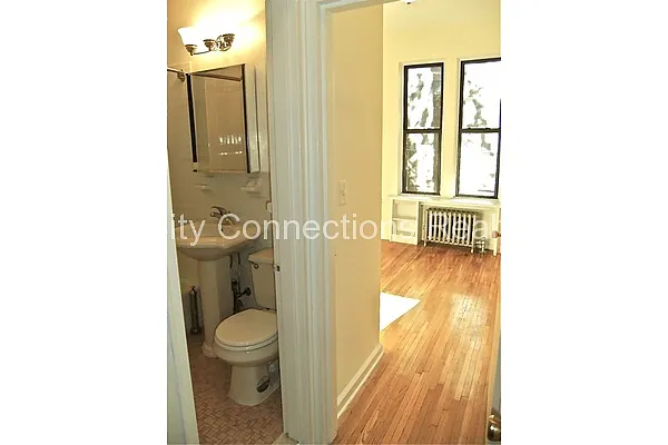 Rented by City Connections Realty | media 34