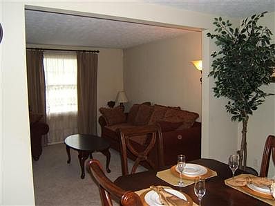 3rd image of 5590 Wendsbury Dr